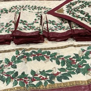 Vintage Lennon Christmas Table Cloth & Napkins